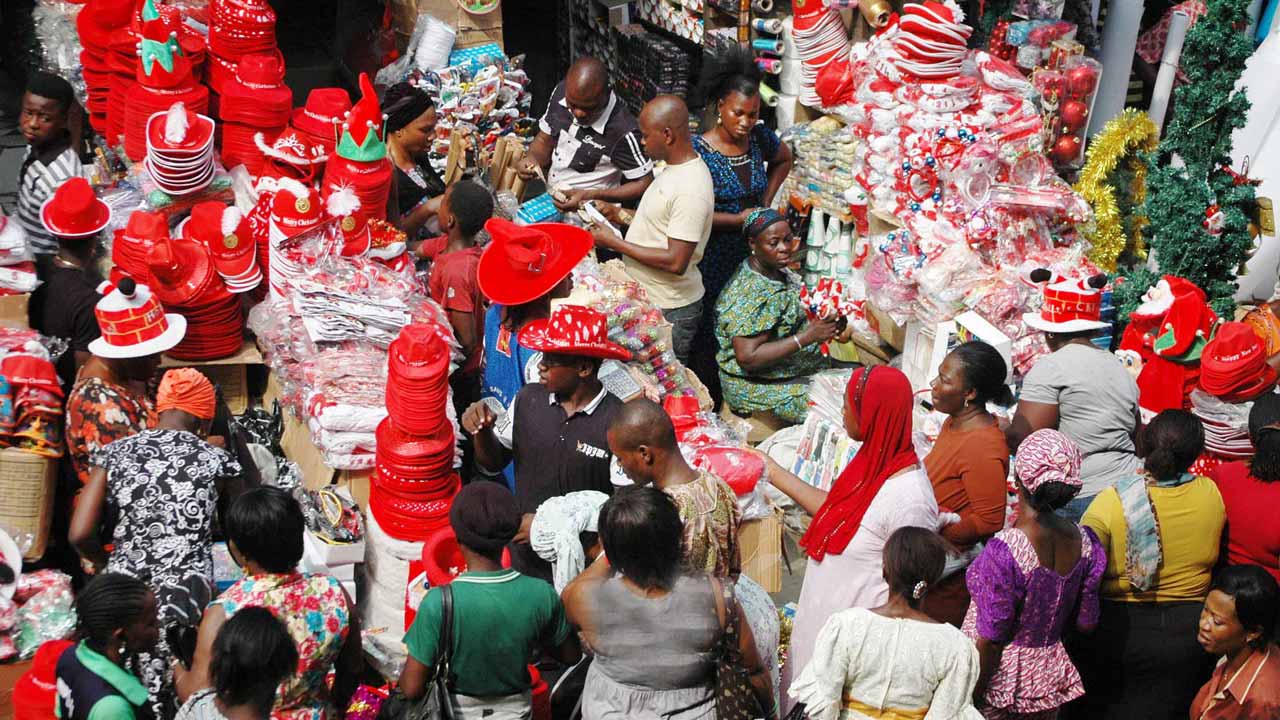 Cashless Christmas: Nigerians groan amid naira scarcity, high cost of living