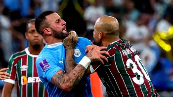Video: Felipe Melo, Walker involved in heated scuffle during Club World Cup final
