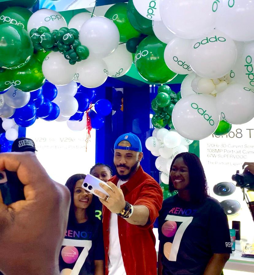 Celebrities, Ozo and Dele Omo woli visits OPPO Stores in Nigeria for OPPO Black friday