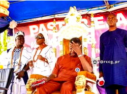 Why Pastor Adeboye sat on Royal chair – Olugbon