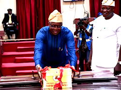 Oyo Gov Makinde presents N434.2bn budget for 2024 fiscal year