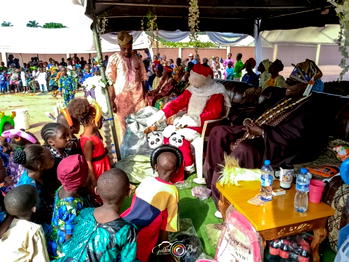 Elerinmo fetes over 1000 children, distributes food, drinks to the needy