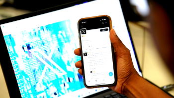 X suffers global outage with temporary access issues