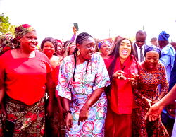 Over 15,000 Edu’s kinsmen agog at homecoming, sing praises of Tinubu