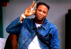 Christmas: Singer, SunshineGzuz donates food item to community