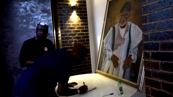 Photos: Abdurahman, Makinde pay condolence visit to Akeredolu’s family