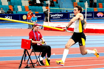 Duplantis opens season with modest vault to victory