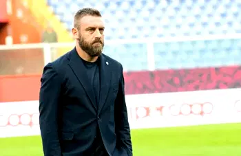 De Rossi replaces sacked Mourinho at Roma