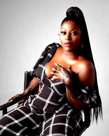 Ghanaian singer, Effs storms Nigeria after debut single’s 1 million streams