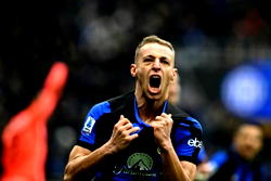 Inter go five points clear in Serie A after Frattesi late show