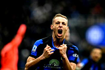 Inter go five points clear in Serie A after Frattesi late show
