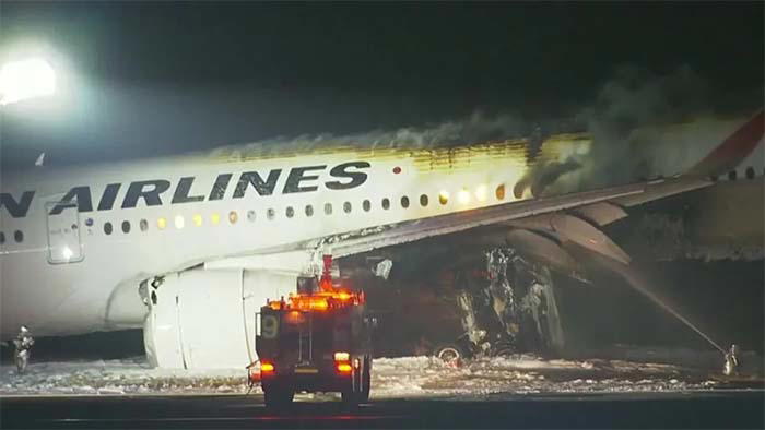 Japan Airlines plane collides with Coast Guard aircraft; in flames at ...