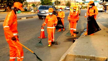 Gov Sanwo-Olu approves bonus for highway sweepers