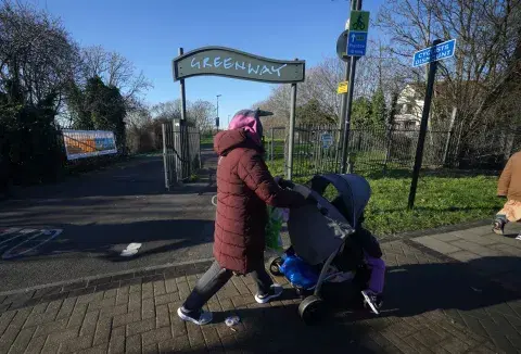 UK police find newborn in shopping bag on London street