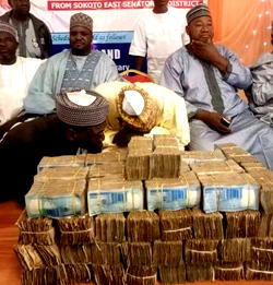 Sokoto senator gives N142m grant to 2840 students