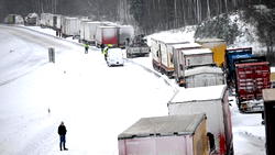 1,000 vehicles trapped in Swedish snow chaos