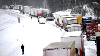 1,000 vehicles trapped in Swedish snow chaos