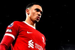 Liverpool’s Alexander-Arnold hit by knee injury
