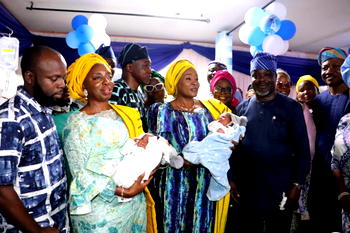 2024: Sanwo-Olu presents gifts to first babies in four hospitals