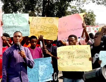 300% fee hike: FUTA students protest, barricade Akure-Ilesa highway