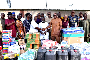 Warri group donates to charity