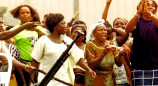 Plateau: Anarchy looms as natives protest arrests, set ablaze traditional ruler’s house