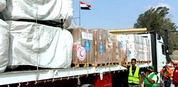 Israel shoots 50 dead as Gazans rush to aid trucks