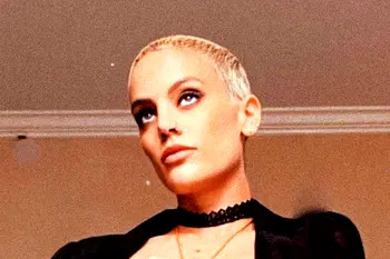 Cat Janice, singer who dedicated last song to son, dies at 31