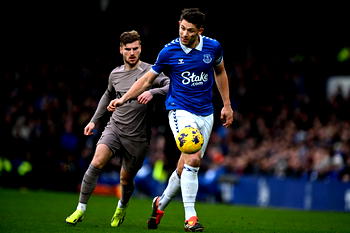 Everton strike late to deny Tottenham despite Richarlison double
