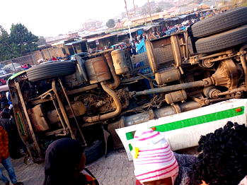 Three die, others injured as truck conveying cattle crashes in Jos