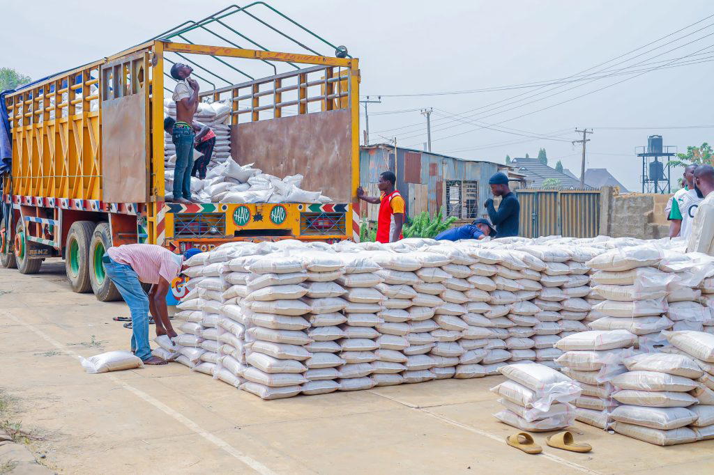 Labour gets 10,000 bags of rice as Kwara govt again reaches out to masses