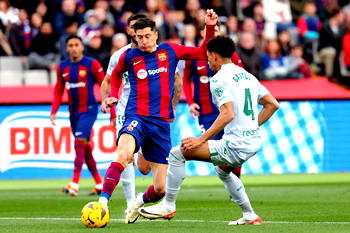 Barcelona thump Getafe to go second