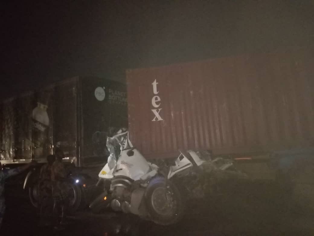 Three die as container falls on truck on Lagos-Ibadan expressway 