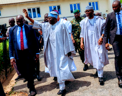 Tinubu visits Akeredolu’s family, Fasoranti in Ondo
