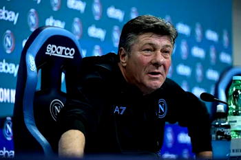 Napoli sack coach Mazzarri ahead of Barcelona clash