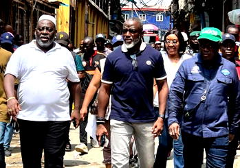 Lagos govt shuts market around Mandilas building