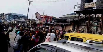 Hardship: Mushin food traders protest over closure of market
