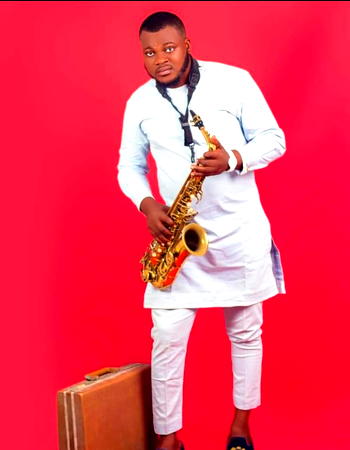 Retro 07 Lounge reopens with saxophonist star, Jay Sax