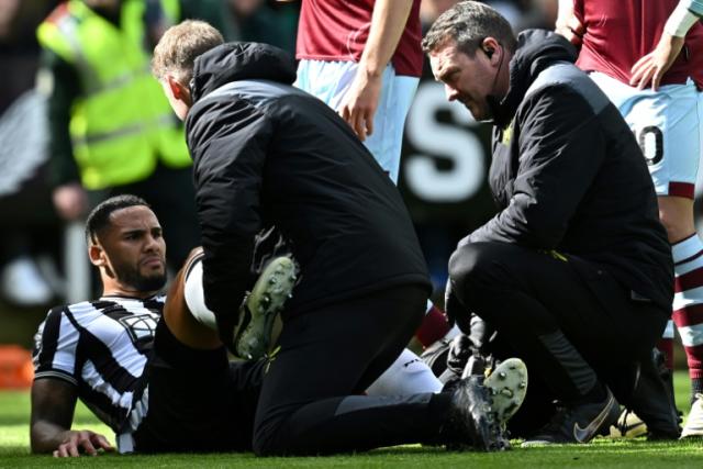 Newcastle captain Lascelles out for nine months after rupturing ACL -  Vanguard News