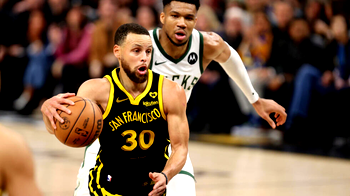 Curry stars as Warriors bounce back to rout Bucks