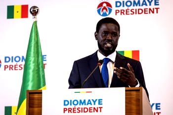 Senegal president asks France to close military bases