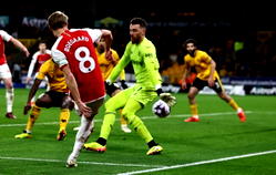 Arsenal grind out Wolves win to go top of Premier League