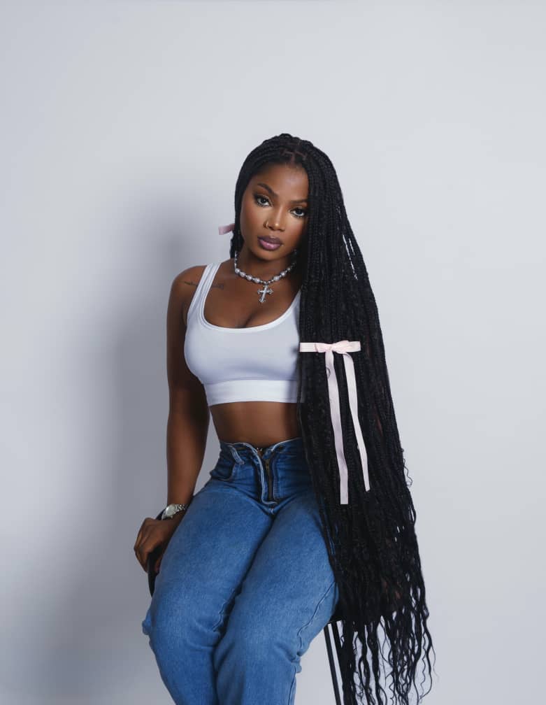 Medlynn Mesmerizes Music Scene, Debuts With Inspirational R&b 