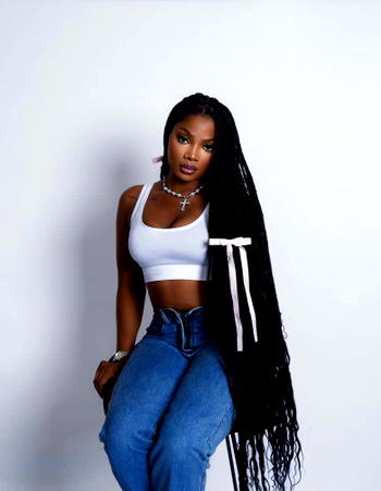 Medlynn mesmerizes music scene,  debuts with inspirational R&B “Ghost”