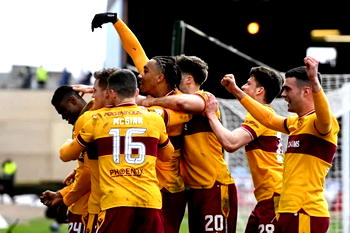 Moses Ebiye scores injury-time goal in dramatic Motherwell comeback