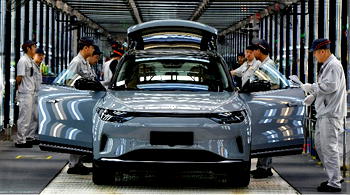 US senator urges Biden to ban China-made electric vehicles