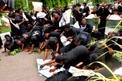 Kinsmen protest death of Air Force cadet in hotel as Abia govt vows to investigate