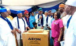 Ogun ex-Gov, Amosun empowers 150 Owu indigenes