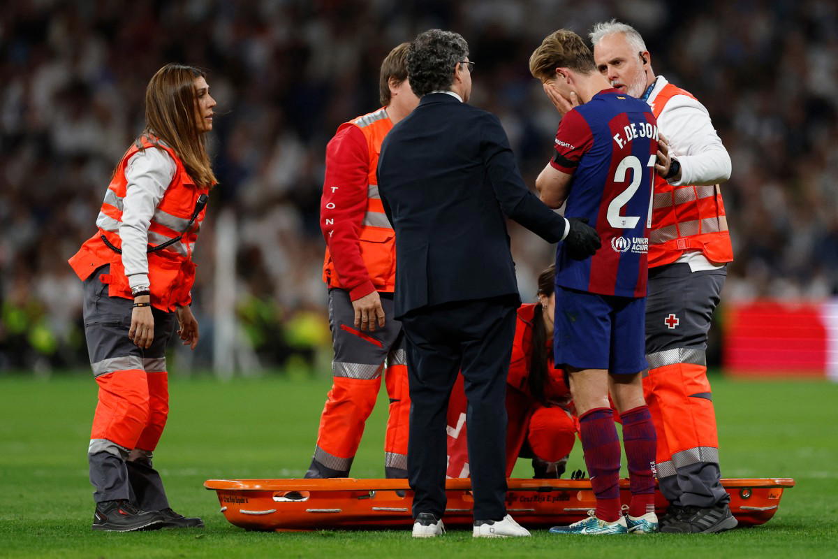 Barcelona's De Jong to miss end of season with ankle sprain - Vanguard News