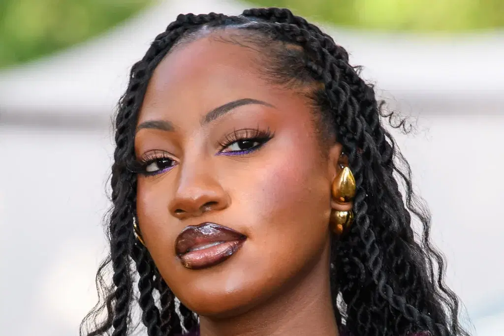 Footage: Tems admits to pre-show jitters during performance at Obama Center event